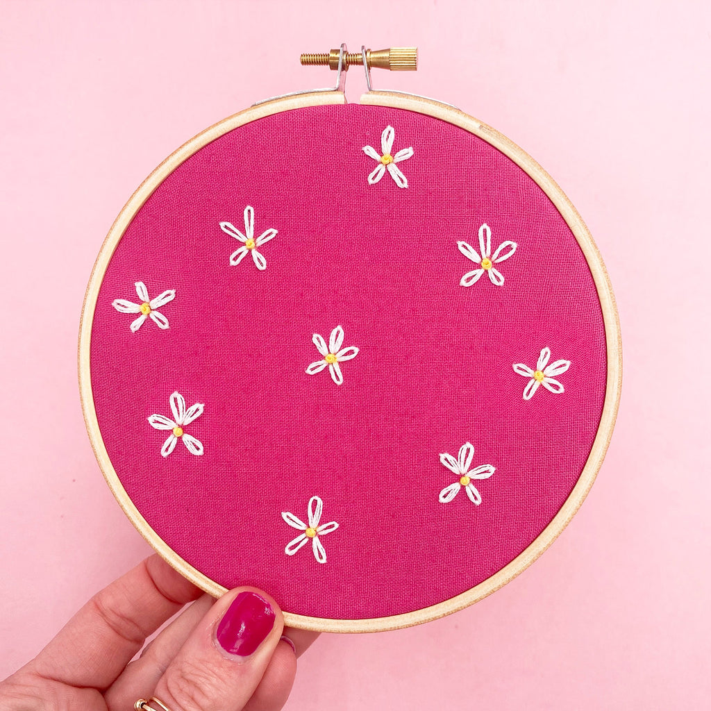 embroidery hoop with daisies
